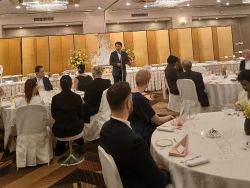 宮内庁主催「外交団招待鵜飼」に出席し、あい さつ(岐阜グランドホテル)