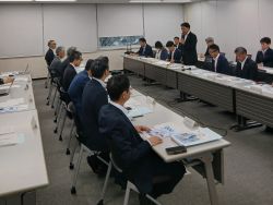 同会長として、国土交通省水管理・国土保全局 との意見交換会に出席し、あいさつ(東京)