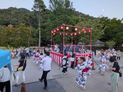 第2回岐阜公園盆踊り大会に出席し、あいさつ(同所)