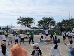第5回西郷ラジオ体操の日に出席し、あいさつ(西郷中央公園)