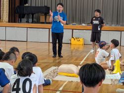 長森SS主催 第44回内海招待サッカーフェスティバル「一時救命処置を学ぼう!」に出席し、あいさつ(長森西小学校)