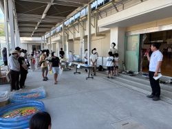 明郷夏祭りに出席し、あいさつ（明郷小学校）