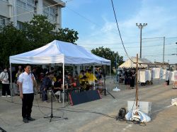 第50回碧江灯籠まつりに出席し、あいさつ（且格小学校）