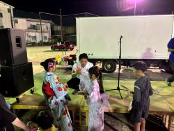 ほんじょう夏まつりに出席し、あいさつ（本荘小学校）
