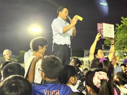 ときわ夏祭りに出席し、あいさつ（常磐小学校）