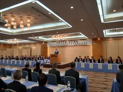 東海環状自動車道建設促進岐阜県西部協議会、国道21号・22号及び岐阜南部横断ハイウェイ整備促進期成同盟会令和8年度合同総会に出席し、あいさつ及び議事進行