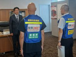 令和8年熊本地震の被災地での医療支援を行う ため派遣する岐阜市民病院DMATコーディネー ションチームを激励