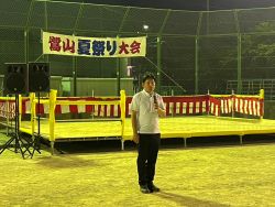 鷺山夏祭り大会に出席し、あいさつ(鷺山小学校)
