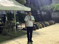 加納東ふれあい盆踊り大会に出席し、あいさつ(加納小学校)