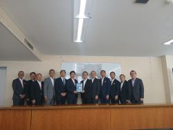 岐阜県国道協会ほか10団体の会長として、ほか2団体と合同で、国土交通省中部地方整備局道路部長 安谷覚氏に提言及び意見交換(愛知県名古屋市)