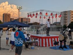 加納西サマーフェスティバルに出席し、あいさつ(加納西小学校)
