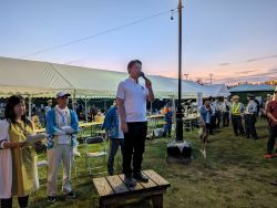 2026境川ふれあい夏祭り花火大会に出席し、あいさつ(境川緑道公園)