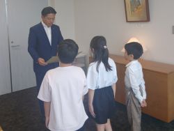一般社団法人岐阜青年会議所理事長 𠮷田和也氏からの子ども支援にかかる事業への寄附に対し、感謝状を贈呈