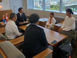 鷺山小学校2年生の佐藤あおいさんがJOCジュニアオリンピックカップ第19回全日本ジュニアテコンドー選手権大会での優勝を報告