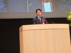 第45回全国社会福祉法人経営者大会開会式に出席し、 あいさつ