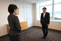 令和8年熊本地震の被災地での罹災証明書の発行に向けた受付業務等を行うため派遣する職員を激励