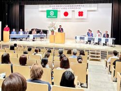 第40回岐阜市子ども会育成連合会 岐阜市子ども会創立60周年記念大会に出席し、あいさつ(みんなの森 ぎふメディアコスモス)
