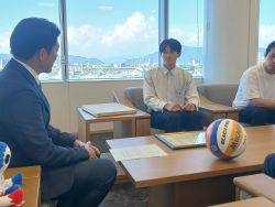 岐阜県立岐阜商業高等学校2年 杉浦爽太さんが2026ビーチバレーボール U18 世界選手権大会でのベスト8を報告