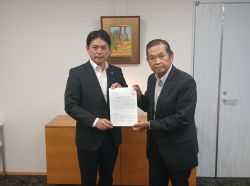 岐阜市畜産振興会会長 早川正隆氏から畜産業の振興および経営安定に関する要望書を受領