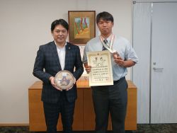 岐阜市立岐阜商業高等学校3年佐藤美波さんが令和8年度全国高等学校総合体育大会 陸上男子円盤投げ競技にて3位入賞を報告