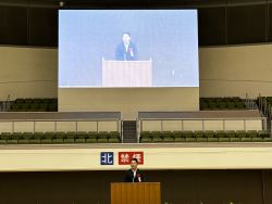第18回岐阜県民スポーツ大会総合開会式に出席し、あいさつ(岐阜メモリアルセンター)