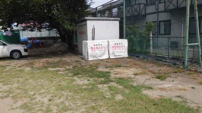 長森南小学校の土のうステーションの写真