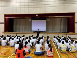 令和8年度本荘中学校防災学習に出席し、あいさつ(同所)