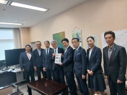 同じく、国土交通省水管理・国土保全局次長 中井淳一氏へ提言及び意見交換(東京)