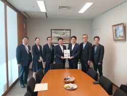 同じく、参議院議員 渡辺猛之氏に提言書を提出し、意見交換(東京)