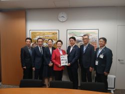 同じく、参議院議員 若井敦子氏に提言書を提出し、意見交換(東京)