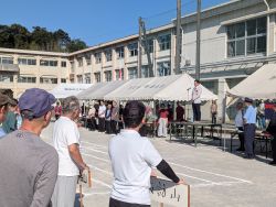 第59回芥見市民運動会に出席し、あいさつ(芥見小学校)