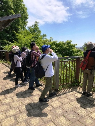 粕森公園の高台で「ヤッホ！」