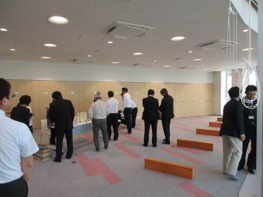 会議終了後の「大人の体力測定」の様子