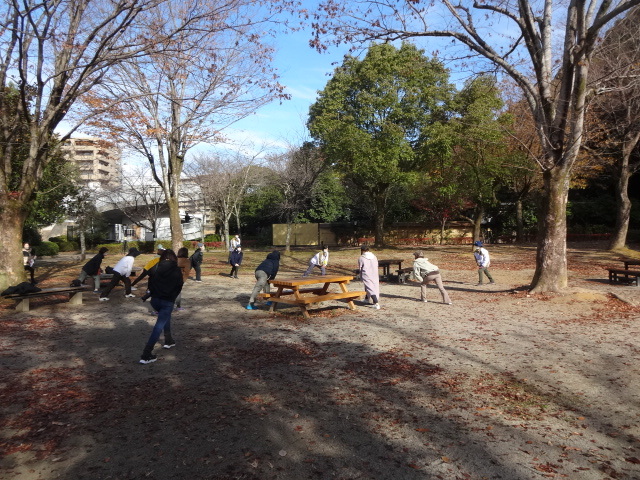 ストレッチをしている